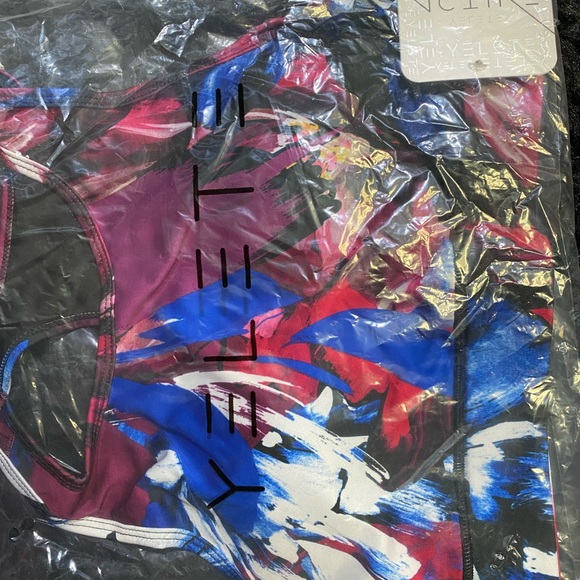 Multicolor Sports Bra - Picture 4 of 4